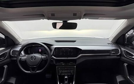 Volkswagen T-Cross I, 2023 год, 1 330 333 рублей, 8 фотография