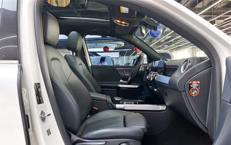 Mercedes-Benz GLB, 2022 год, 2 100 000 рублей, 14 фотография