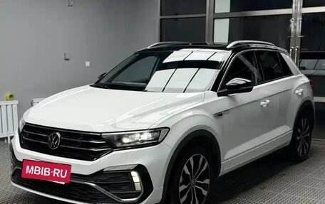 Volkswagen T-Roc I, 2022 год, 1 380 010 рублей, 3 фотография