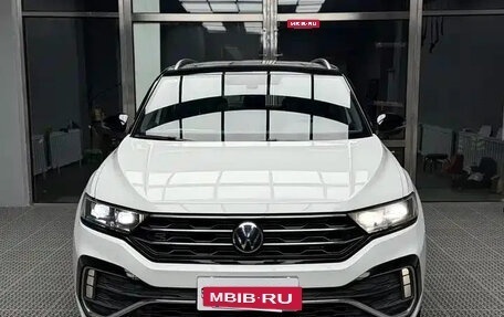 Volkswagen T-Roc I, 2022 год, 1 380 010 рублей, 2 фотография