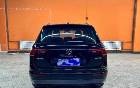 Volkswagen Tiguan II, 2021 год, 1 690 000 рублей, 5 фотография