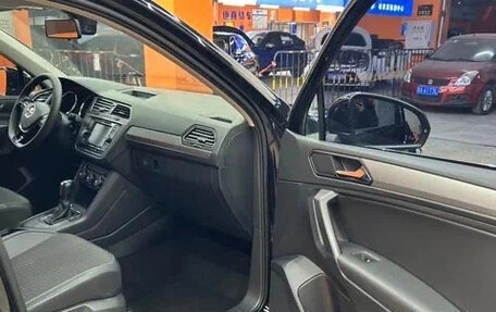 Volkswagen Tiguan II, 2021 год, 1 690 000 рублей, 9 фотография