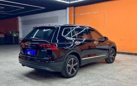 Volkswagen Tiguan II, 2021 год, 1 690 000 рублей, 6 фотография