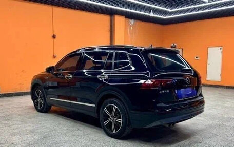 Volkswagen Tiguan II, 2021 год, 1 690 000 рублей, 4 фотография