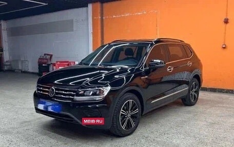 Volkswagen Tiguan II, 2021 год, 1 690 000 рублей, 3 фотография