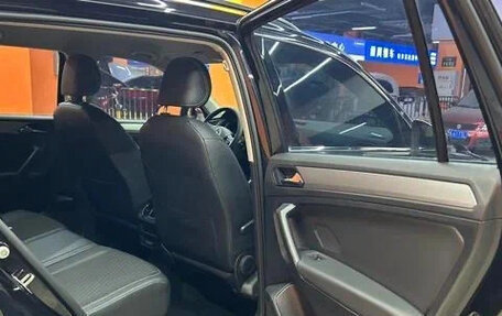 Volkswagen Tiguan II, 2021 год, 1 690 000 рублей, 11 фотография