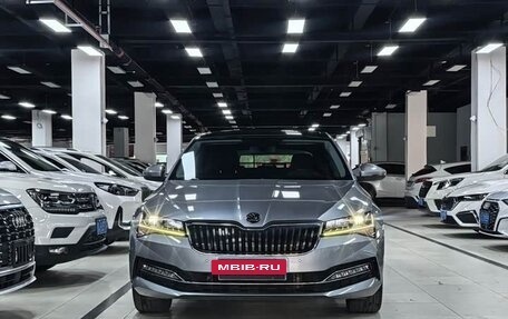 Skoda Superb III рестайлинг, 2023 год, 2 200 000 рублей, 4 фотография
