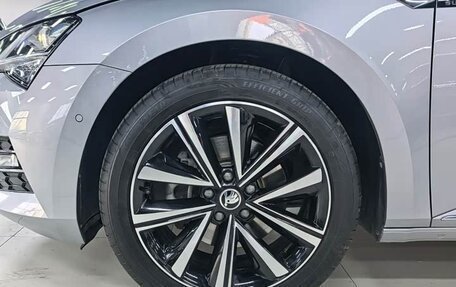 Skoda Superb III рестайлинг, 2023 год, 2 200 000 рублей, 15 фотография