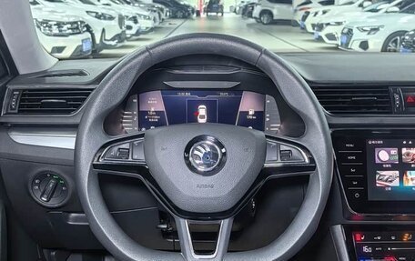 Skoda Superb III рестайлинг, 2023 год, 2 200 000 рублей, 17 фотография