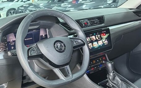 Skoda Superb III рестайлинг, 2023 год, 2 200 000 рублей, 20 фотография
