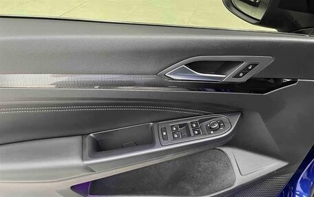 Volkswagen Golf VIII, 2023 год, 1 900 000 рублей, 19 фотография