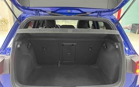 Volkswagen Golf VIII, 2023 год, 1 900 000 рублей, 12 фотография
