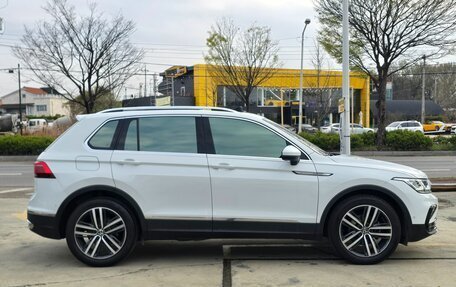 Volkswagen Tiguan II, 2022 год, 2 550 000 рублей, 5 фотография