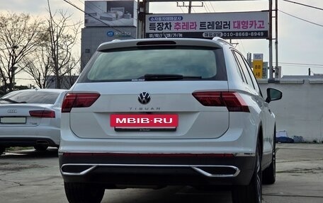 Volkswagen Tiguan II, 2022 год, 2 550 000 рублей, 3 фотография