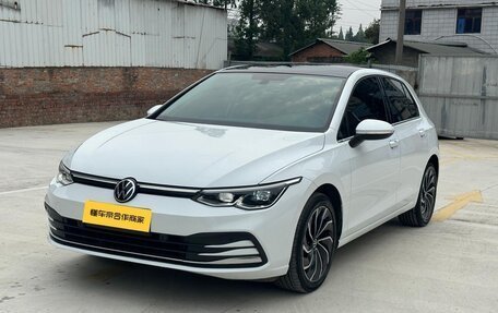 Volkswagen Golf VIII, 2022 год, 1 750 000 рублей, 2 фотография