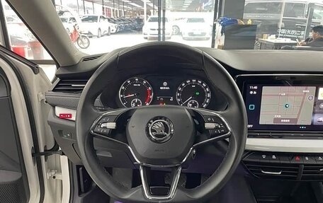 Skoda Octavia IV, 2022 год, 2 060 000 рублей, 12 фотография