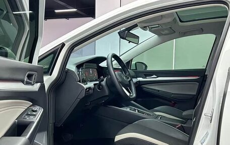Volkswagen Golf VIII, 2022 год, 1 850 000 рублей, 8 фотография