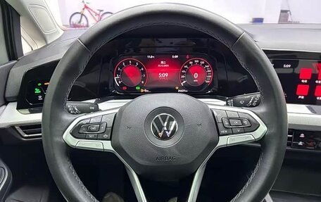 Volkswagen Golf VIII, 2022 год, 1 850 000 рублей, 12 фотография