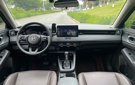 Honda Vezel, 2024 год, 1 825 000 рублей, 6 фотография