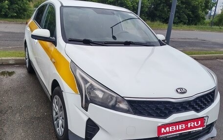 KIA Rio IV, 2021 год, 800 000 рублей, 3 фотография