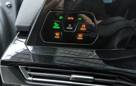 Volkswagen Golf VIII, 2022 год, 1 950 000 рублей, 17 фотография