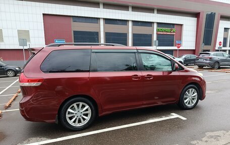 Toyota Sienna III, 2013 год, 1 380 000 рублей, 5 фотография