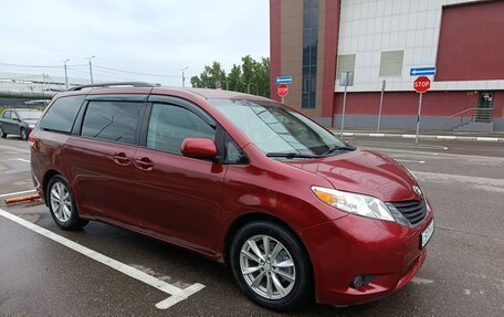 Toyota Sienna III, 2013 год, 1 380 000 рублей, 4 фотография