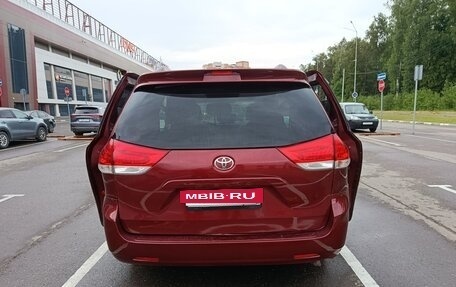 Toyota Sienna III, 2013 год, 1 380 000 рублей, 8 фотография