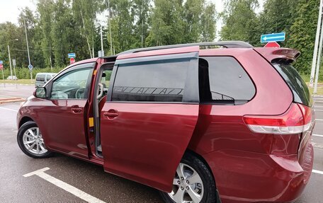 Toyota Sienna III, 2013 год, 1 380 000 рублей, 9 фотография