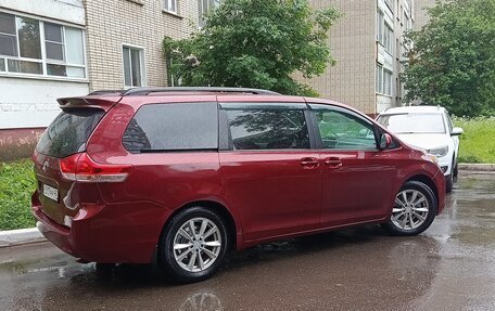 Toyota Sienna III, 2013 год, 1 380 000 рублей, 19 фотография