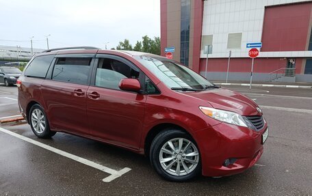Toyota Sienna III, 2013 год, 1 380 000 рублей, 11 фотография