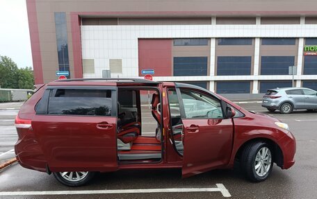 Toyota Sienna III, 2013 год, 1 380 000 рублей, 17 фотография