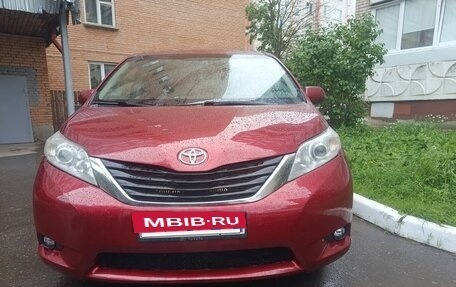 Toyota Sienna III, 2013 год, 1 380 000 рублей, 15 фотография