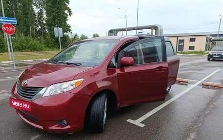 Toyota Sienna III, 2013 год, 1 380 000 рублей, 13 фотография