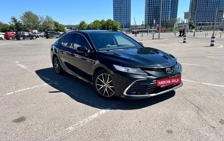 Toyota Camry, 2021 год, 2 950 000 рублей, 3 фотография