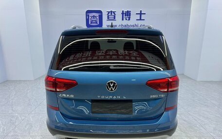 Volkswagen Touran III, 2022 год, 1 900 000 рублей, 5 фотография