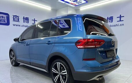 Volkswagen Touran III, 2022 год, 1 900 000 рублей, 6 фотография