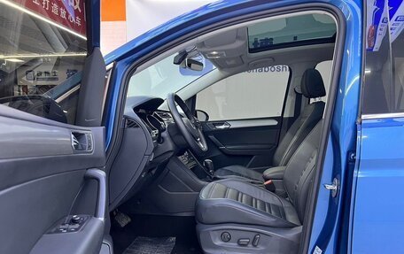 Volkswagen Touran III, 2022 год, 1 900 000 рублей, 7 фотография