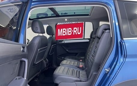 Volkswagen Touran III, 2022 год, 1 900 000 рублей, 9 фотография