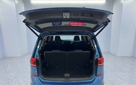 Volkswagen Touran III, 2022 год, 1 900 000 рублей, 11 фотография