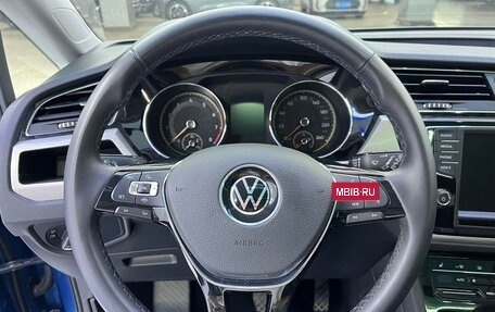 Volkswagen Touran III, 2022 год, 1 900 000 рублей, 15 фотография