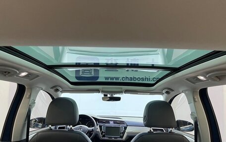 Volkswagen Touran III, 2022 год, 1 900 000 рублей, 19 фотография
