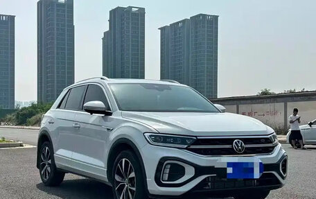 Volkswagen T-Roc I, 2023 год, 1 327 000 рублей, 3 фотография