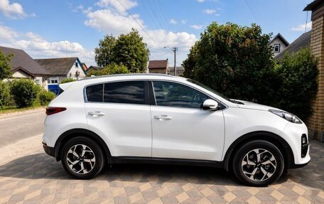 KIA Sportage IV рестайлинг, 2020 год, 2 300 000 рублей, 3 фотография