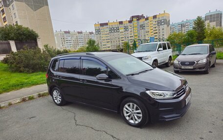 Volkswagen Touran III, 2019 год, 1 850 000 рублей, 3 фотография