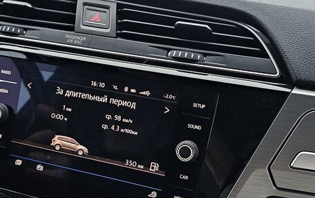 Volkswagen Touran III, 2019 год, 1 850 000 рублей, 13 фотография