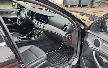 Mercedes-Benz E-Класс, 2018 год, 3 000 000 рублей, 9 фотография