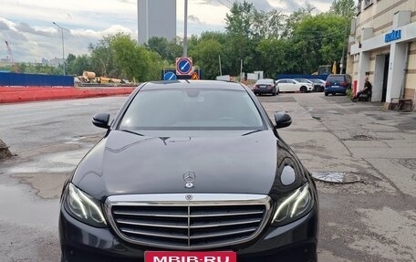 Mercedes-Benz E-Класс, 2018 год, 3 000 000 рублей, 3 фотография