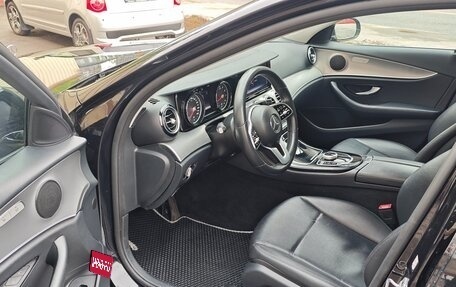 Mercedes-Benz E-Класс, 2018 год, 3 000 000 рублей, 10 фотография