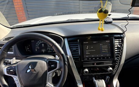 Mitsubishi Montero Sport, 2021 год, 4 850 000 рублей, 10 фотография